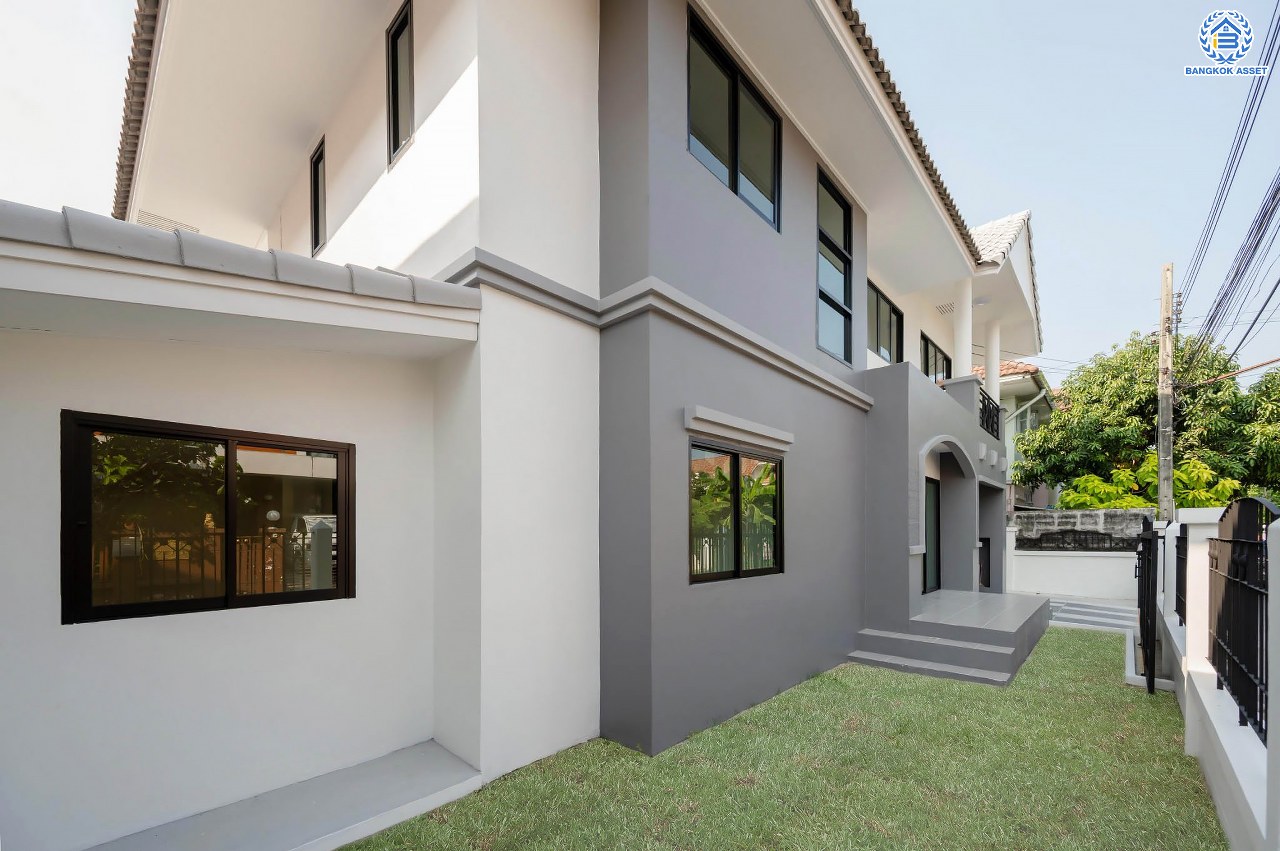 บ้านมือสองตกแต่งใหม่ โครงการ ซอยนวนิช ปากเกร็ด เนื้อที่ 45 ตร.ว. พื้นที่ใช้สอยมากกว่า 164.5 ตร.ม. พร้อมฟังก์ชัน 3 ห้องนอน 3 ห้องน้ำ 1 ห้องอเนกประสงค์ จอดรถได้ 1 คัน บนทำเลเมือง ใกล้เซ็นทรัลแจ้งวัฒนะ จุดขึ้นทางด่วน "แจ้งวัฒนะ" และรถไฟฟ้าสายสีชมพู "สถานีเลี่ยงเมืองปากเกร็ด"...